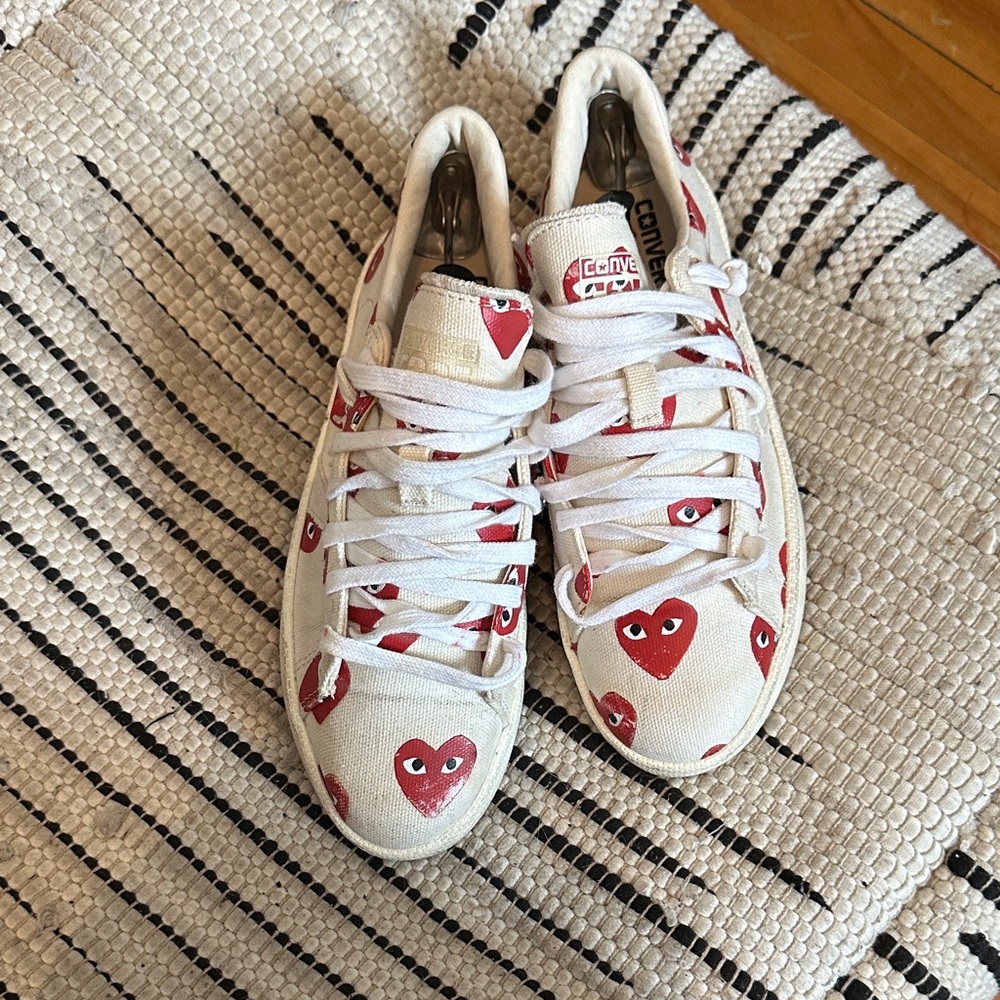 Converse /CDG Sneakers with Red Heart Pattern. W81/2 M7